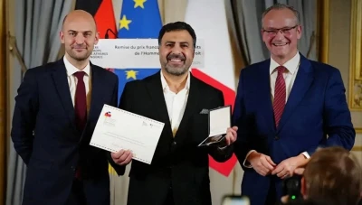 قصير سوريا.. فريد المذهان يفوز بالجائزة الفرنسية الألمانية لحقوق الإنسان