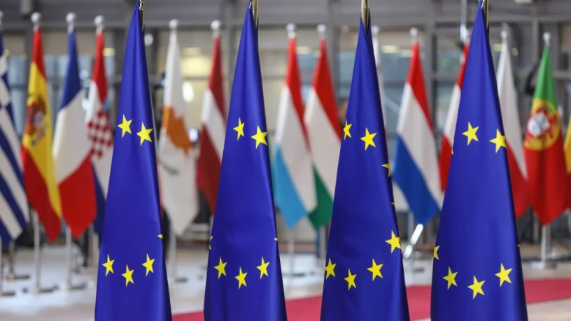 بعد مرور ع...