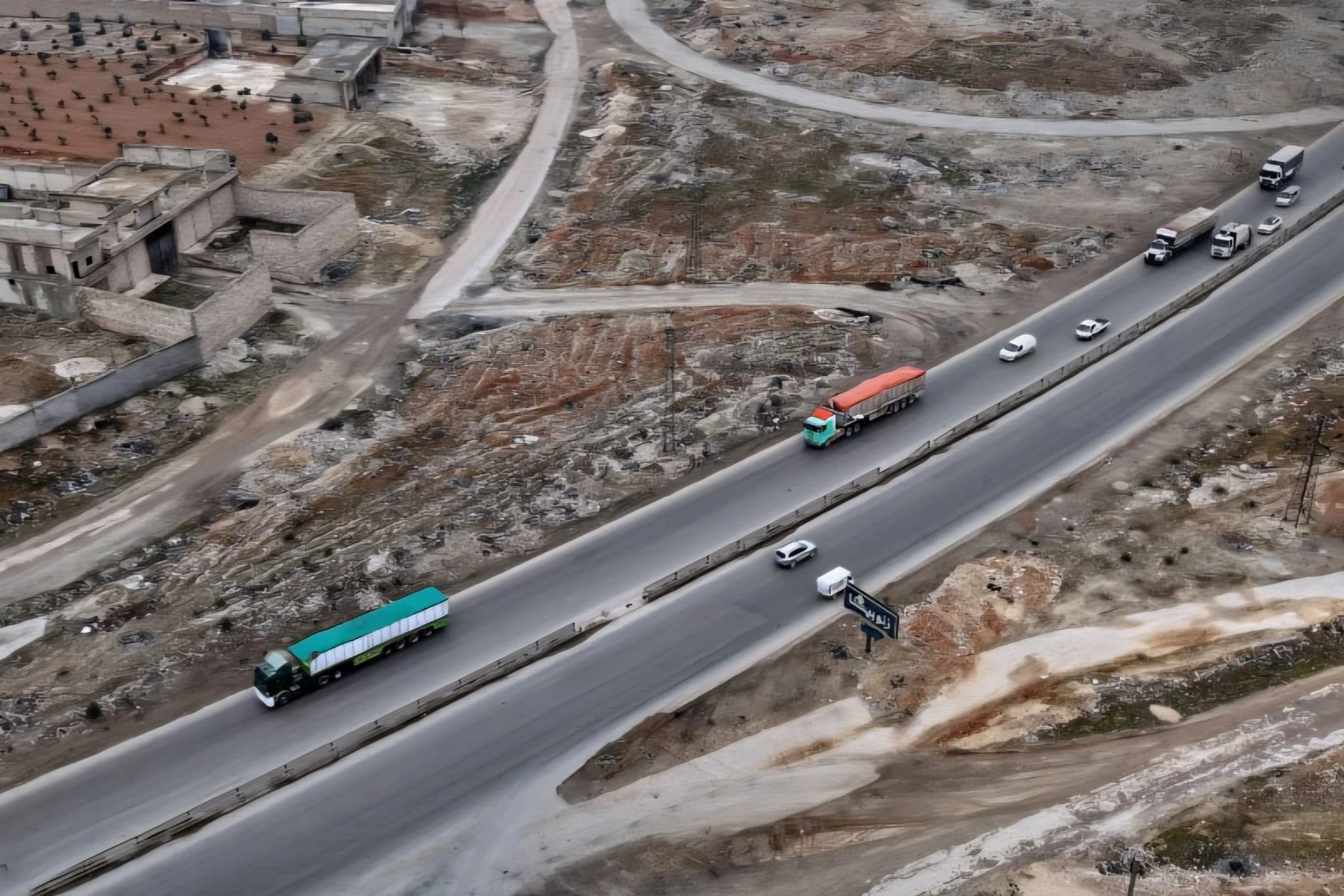 قافلة إغاثية ثانية تغادر حلب إلى عين العرب محمّلة بمساعدات إنسانية