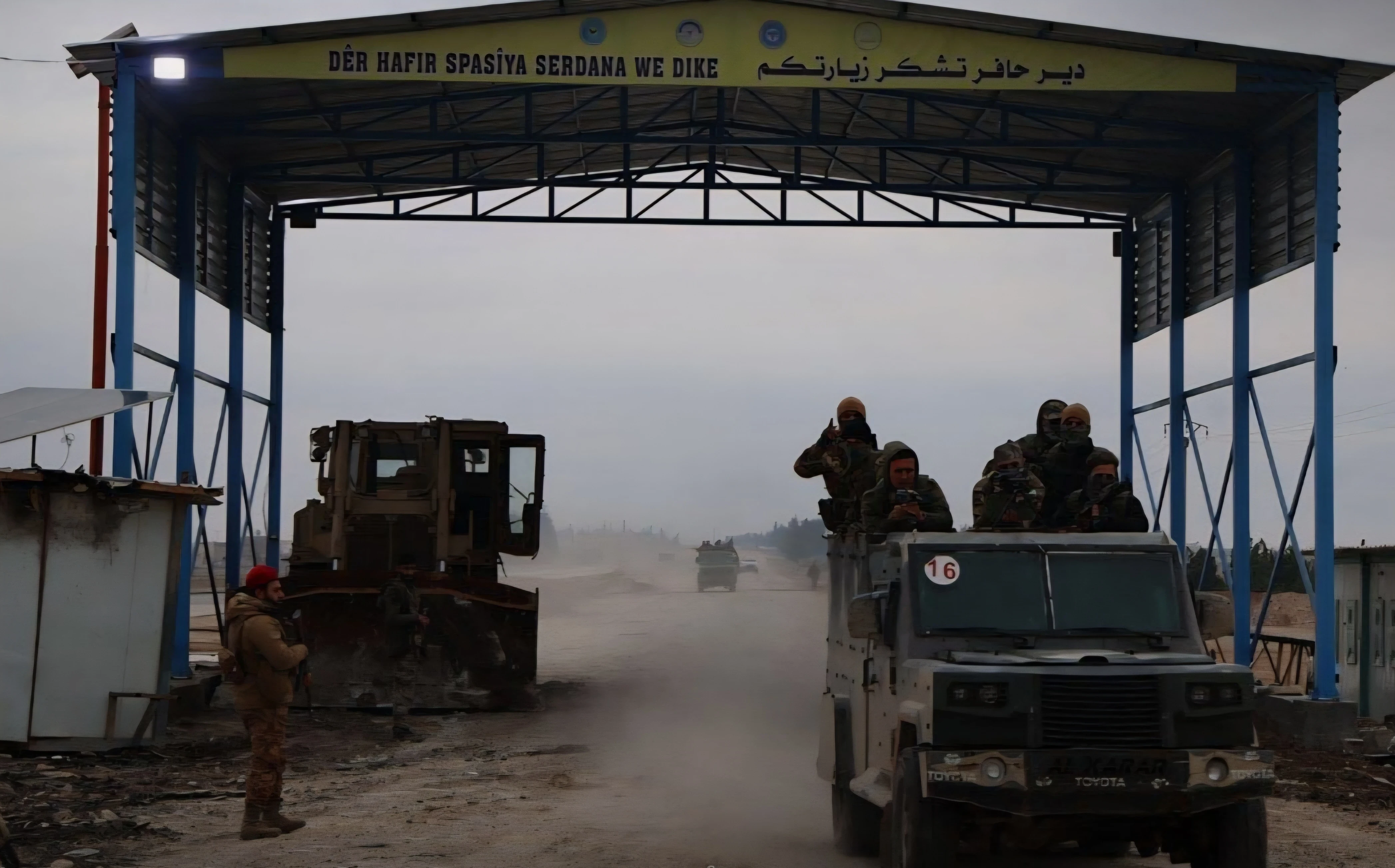 بعد انسحاب "قسد" من دير حافر..الجيش السوري يحذر من عرقلة الاتفاق