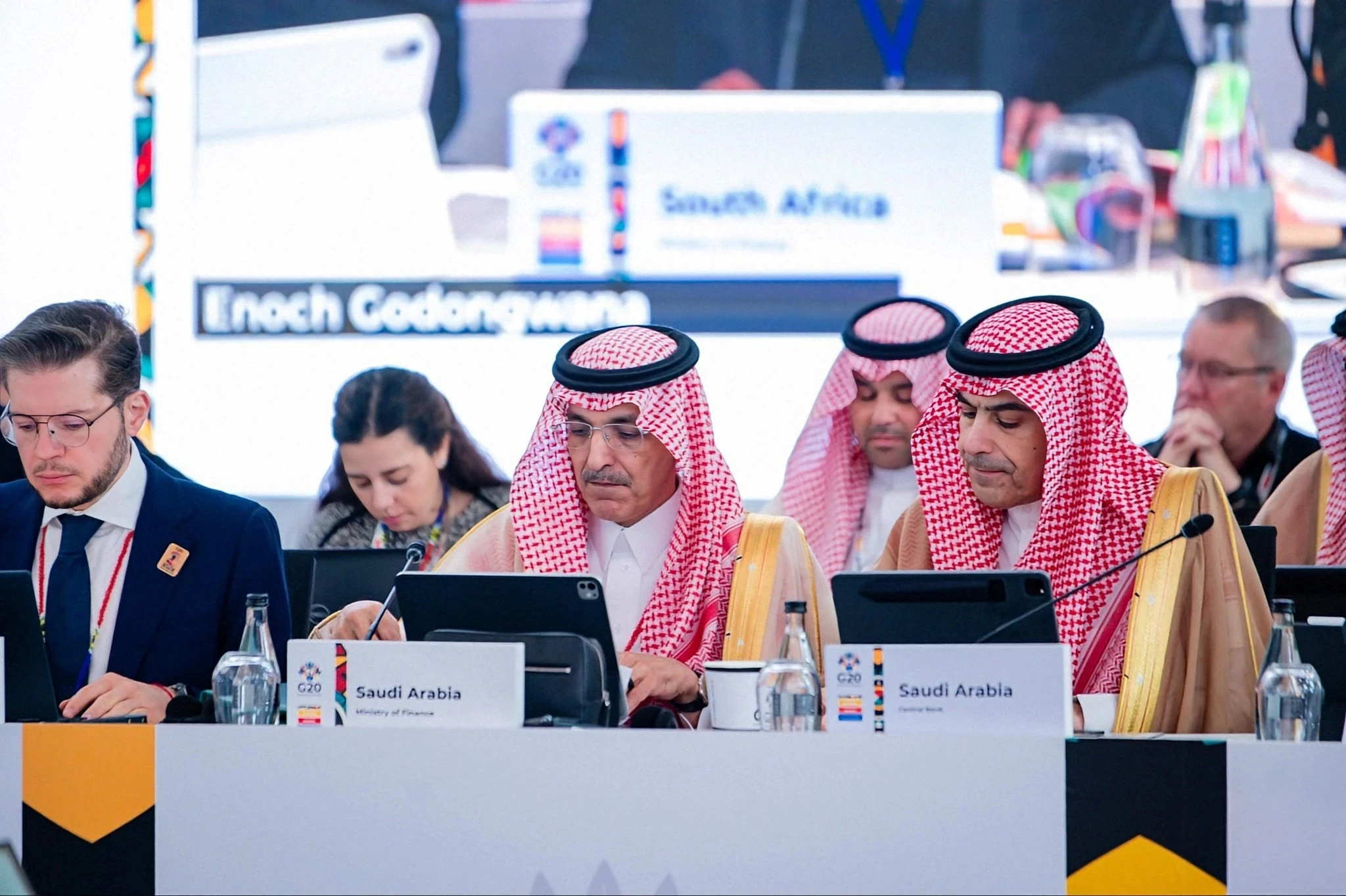 وزير المالية السعودي: نضع اللمسات الأخيرة على استثمارات جديدة بسوريا