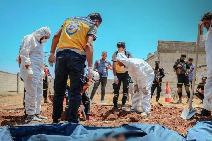 مدير الشبكة السورية لحقوق الإنسان: المقابر الجماعية دليل على جرائم النظام البائد