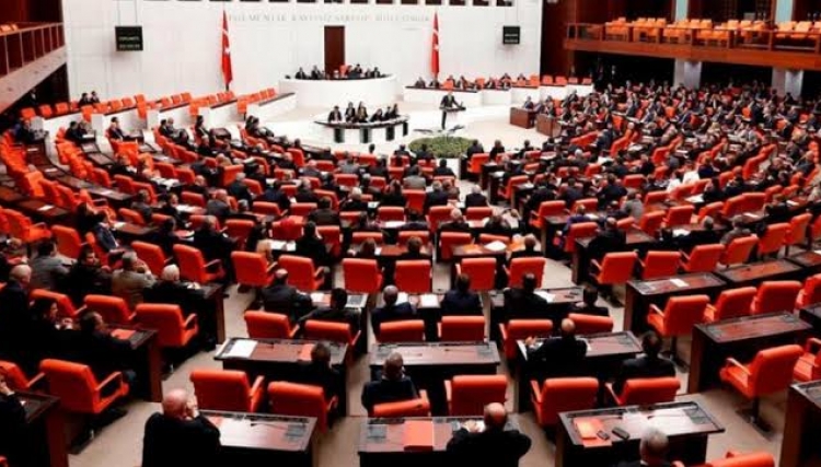 البرلمان التركي يجدد تفويض 