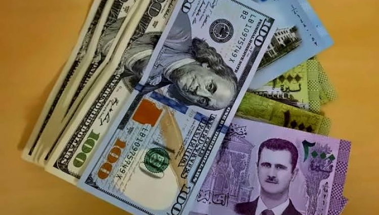 الليرة السورية تواصل الانهيار وتصل لـ 8000 مقابل الدولار الواحد