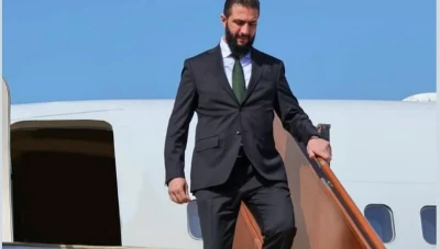 الرئيس الشرع يصل مملكة البحرين