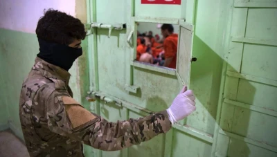 بعد مخاوف من تسهيل هروبهم..العراق يسعى لاستلام قيادات تنظيم الدولة من سجون “قسد”