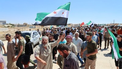 بالفيديو.. احتجاجات على خلفية فتج معبر أبو الزندين بريف حلب