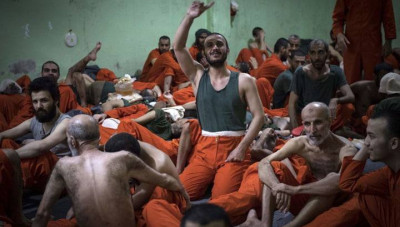 بعد فرار 11 داعشيا .. "ب ي د" تحاصر حيا في الرقة