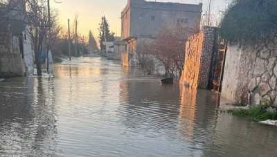 بسبب زلزال ..مياه العاصي تغمر أراضي إحدى قرى ريف إدلب