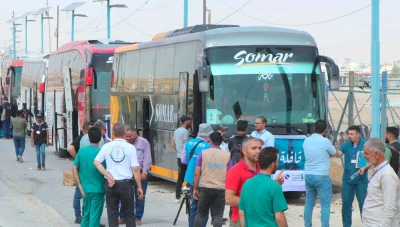 خروج 36 عائلة سورية من مخيم الهول إلى مناطقهم الأصلية