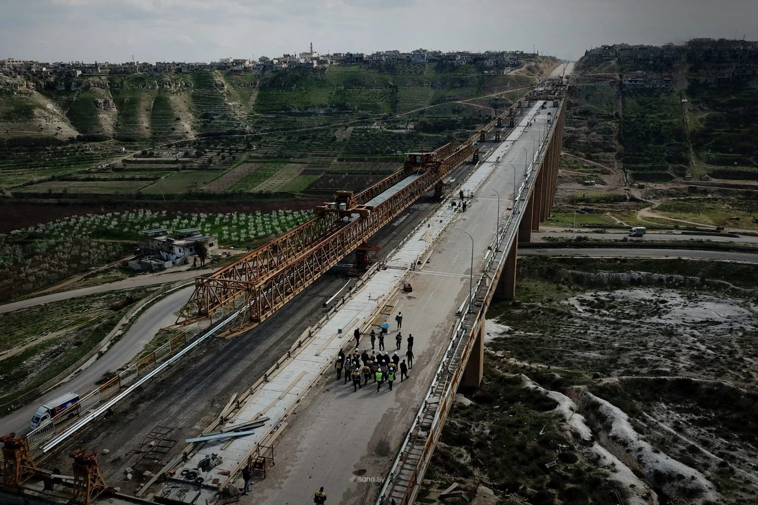 وزير الطوارئ: جسر الرستن سيكون جاهزاً بحلول أيار لتعزيز النقل التجاري