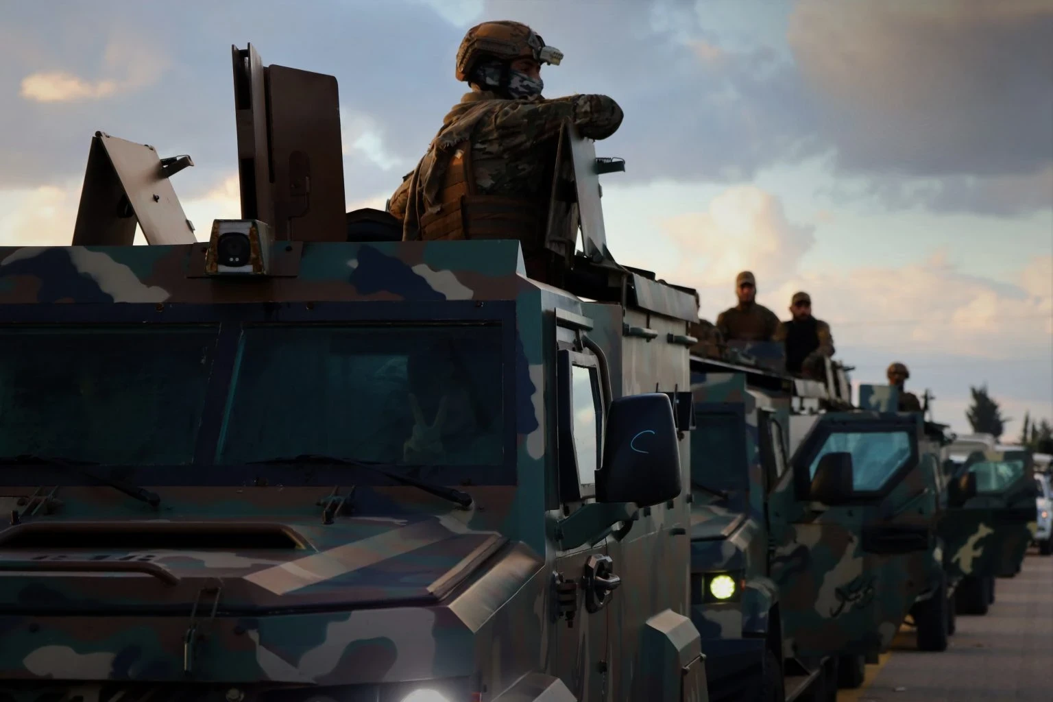 دمشق: حزب الله أطلق قذائف تجاه نقاط لقواتنا