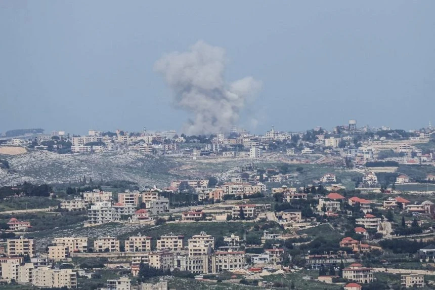 مقتل 5 سوريين وإصابة 8 آخرين بغارة إسرائيلية على جنوب لبنان