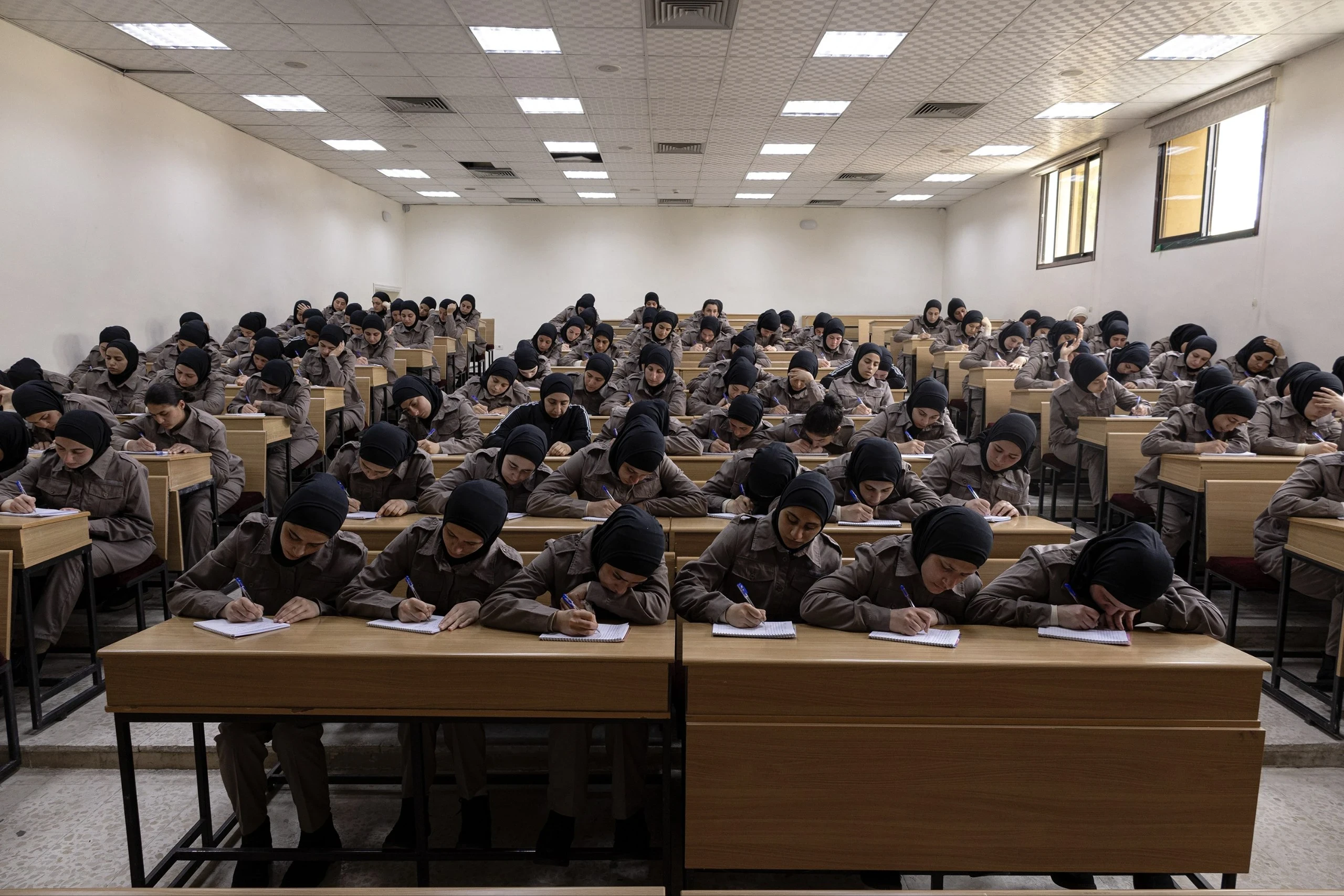 انطلاق تدريب أول دفعة للشرطة النسائية في سوريا