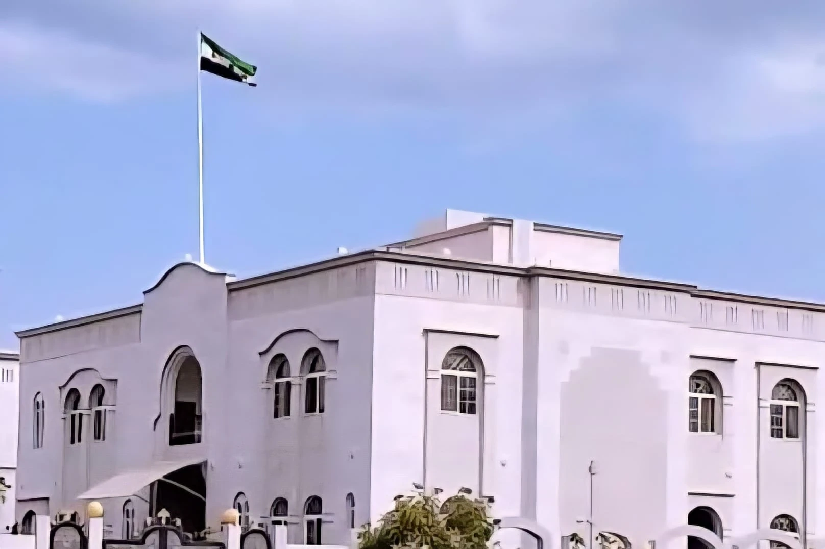 انطلاق مهام السفارة السورية في مسقط ضمن طاقم دبلوماسي جديد