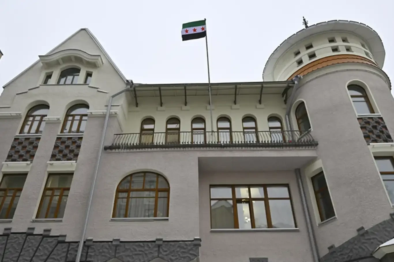 القائم بالأعمال السوري يجتمع بنائب وزير الدفاع الروسي