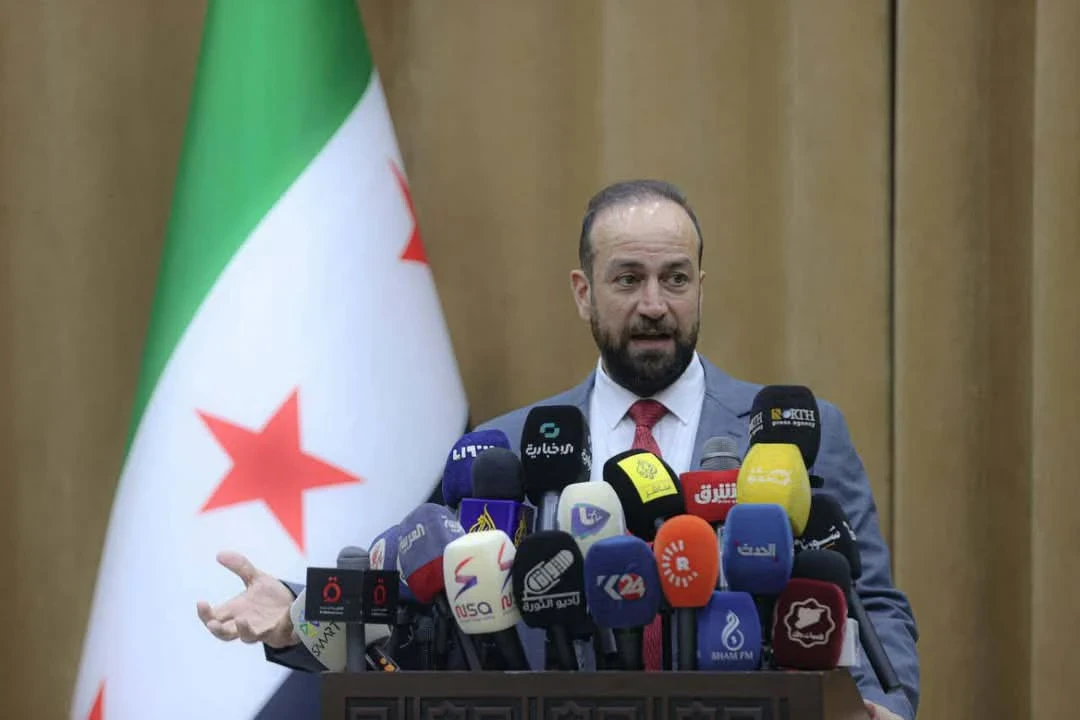 وزير الإعلام يعرض نتائج لقاء الرئيس الشرع بالحكومة