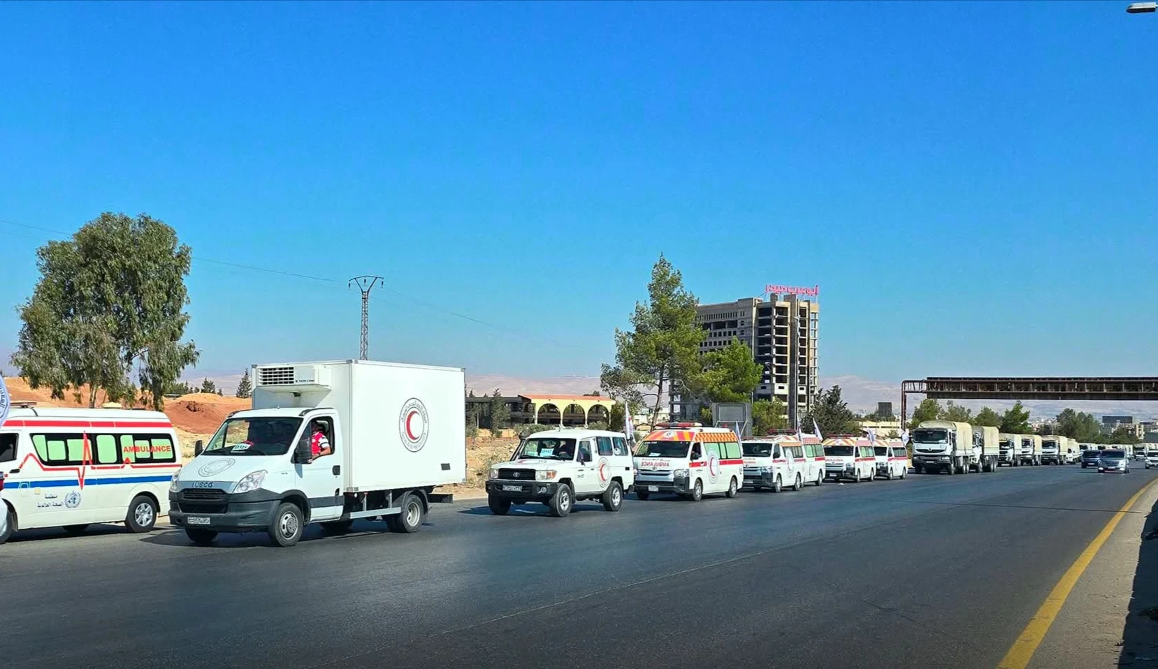 قافلة إنسانية تنطلق إلى السويداء برفقة وفد وزاري بعد اتفاق وقف إطلاق النار