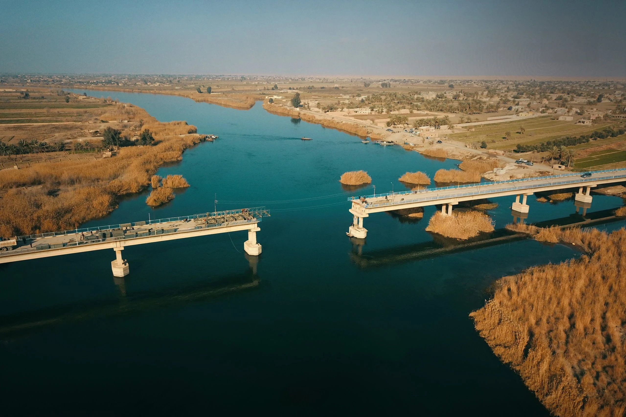 دير الزور: الدفاع السورية تعتزم إنشاء جسر فوق الفرات