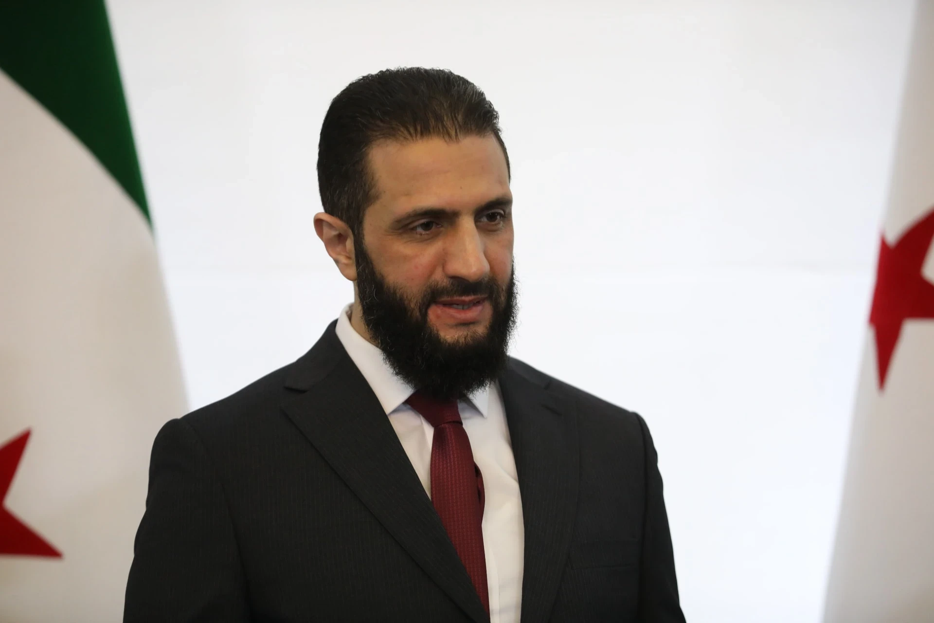 الرئيس الشرع يرفض مطالب "قسد" ويحذرها من عدم الاندماج قبل نهاية 2025