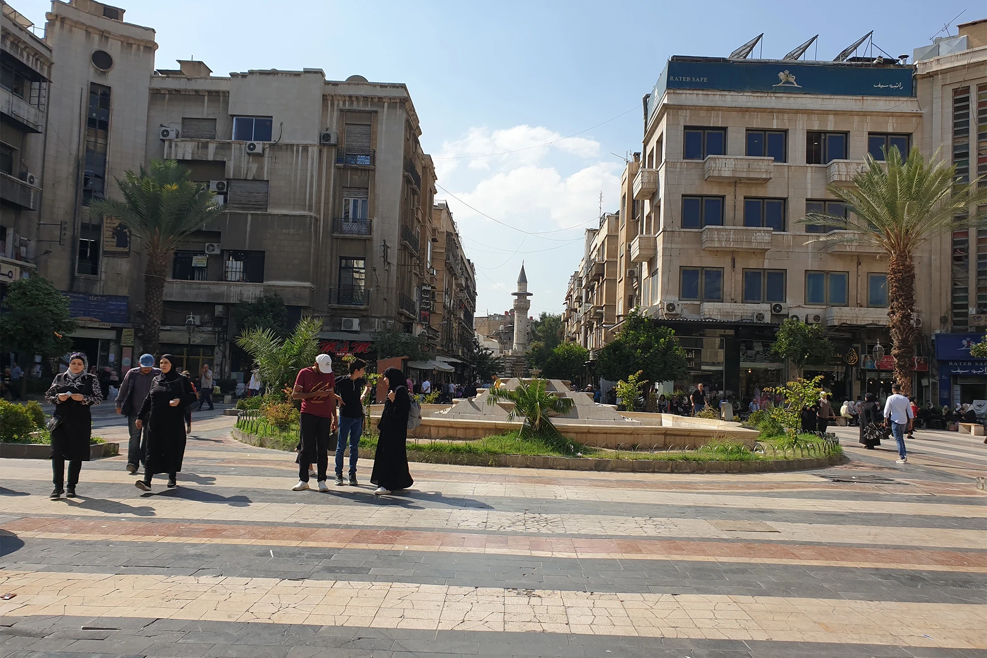 الحكومة السورية تشكل لجنة لقوانين الإيجار