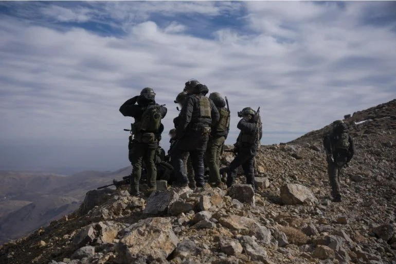 الجيش الإسرائيلي يعلن تدمير مقر قيادة سوري سابق في قمة جبل الشيخ