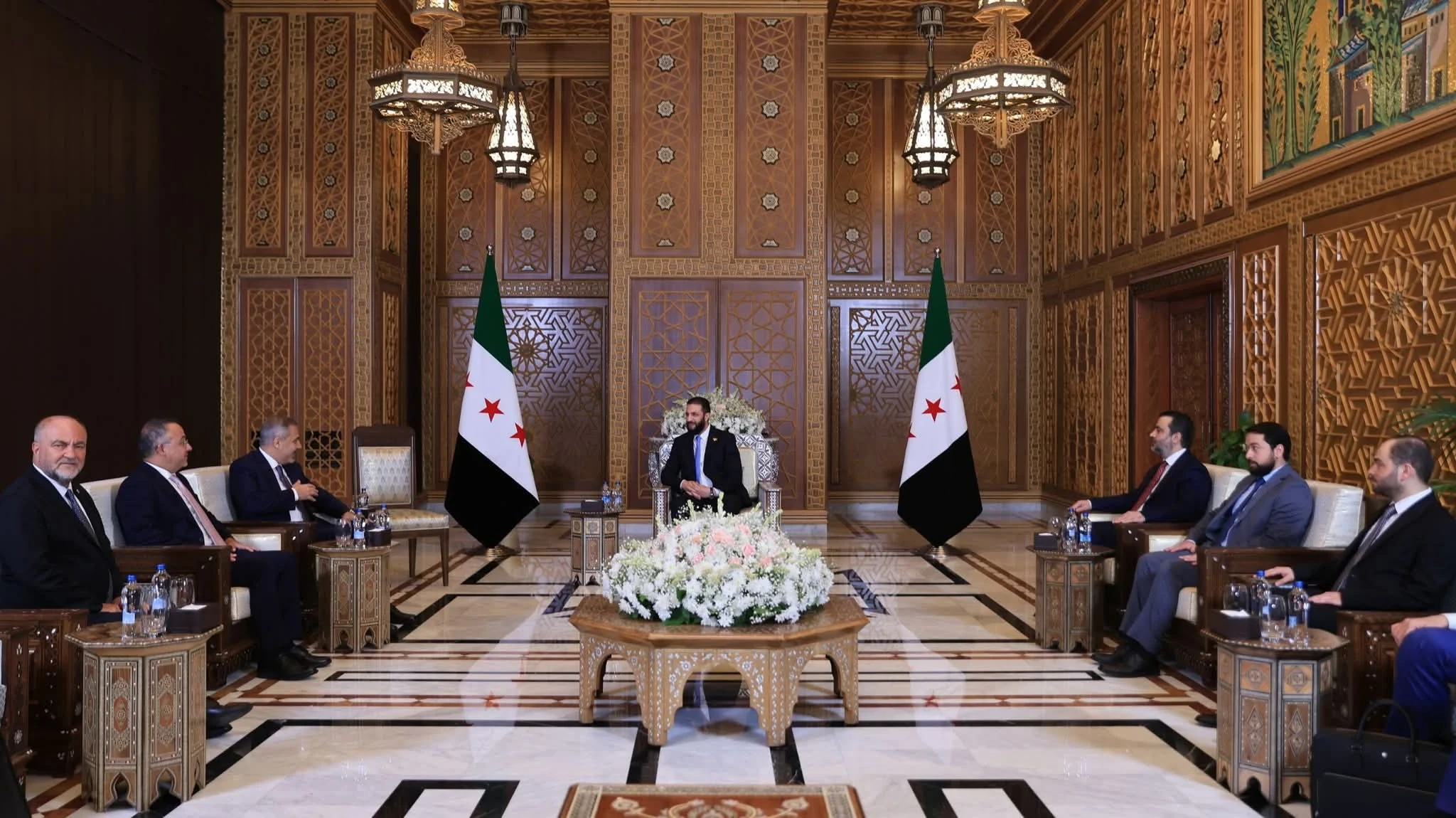 الرئيس أحمد الشرع يستقبل وزير الخارجية التركي في دمشق