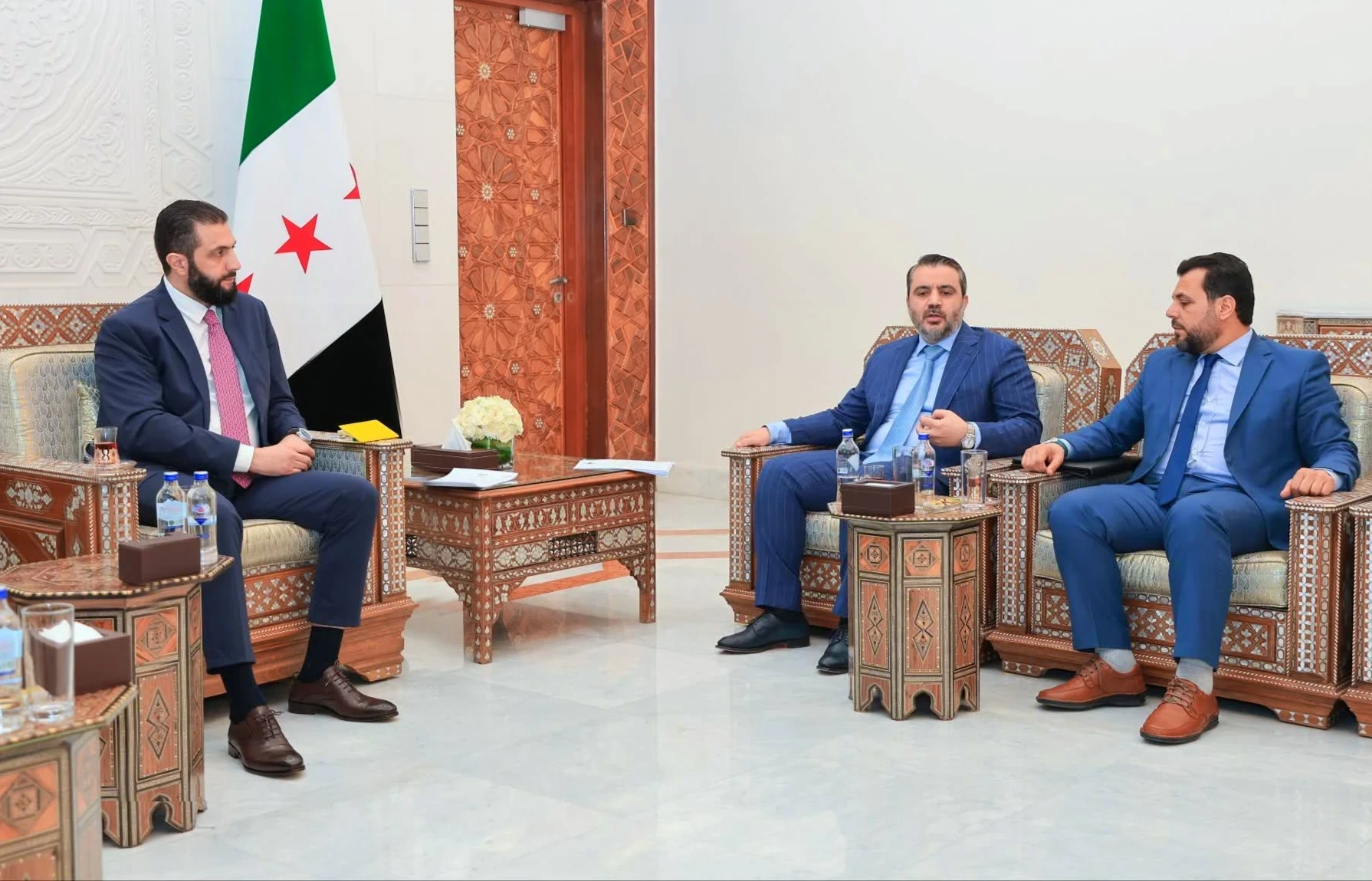 الرئيس الشرع يتسلّم النظام الانتخابي المؤقت لمجلس الشعب السوري