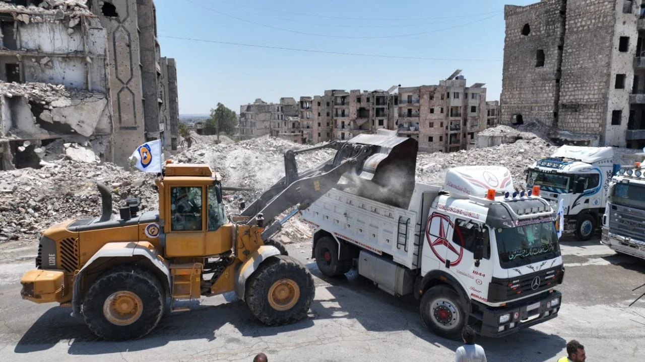 16 حيا في حلب..الدفاع المدني يبدأ بإزالة الأنقاض