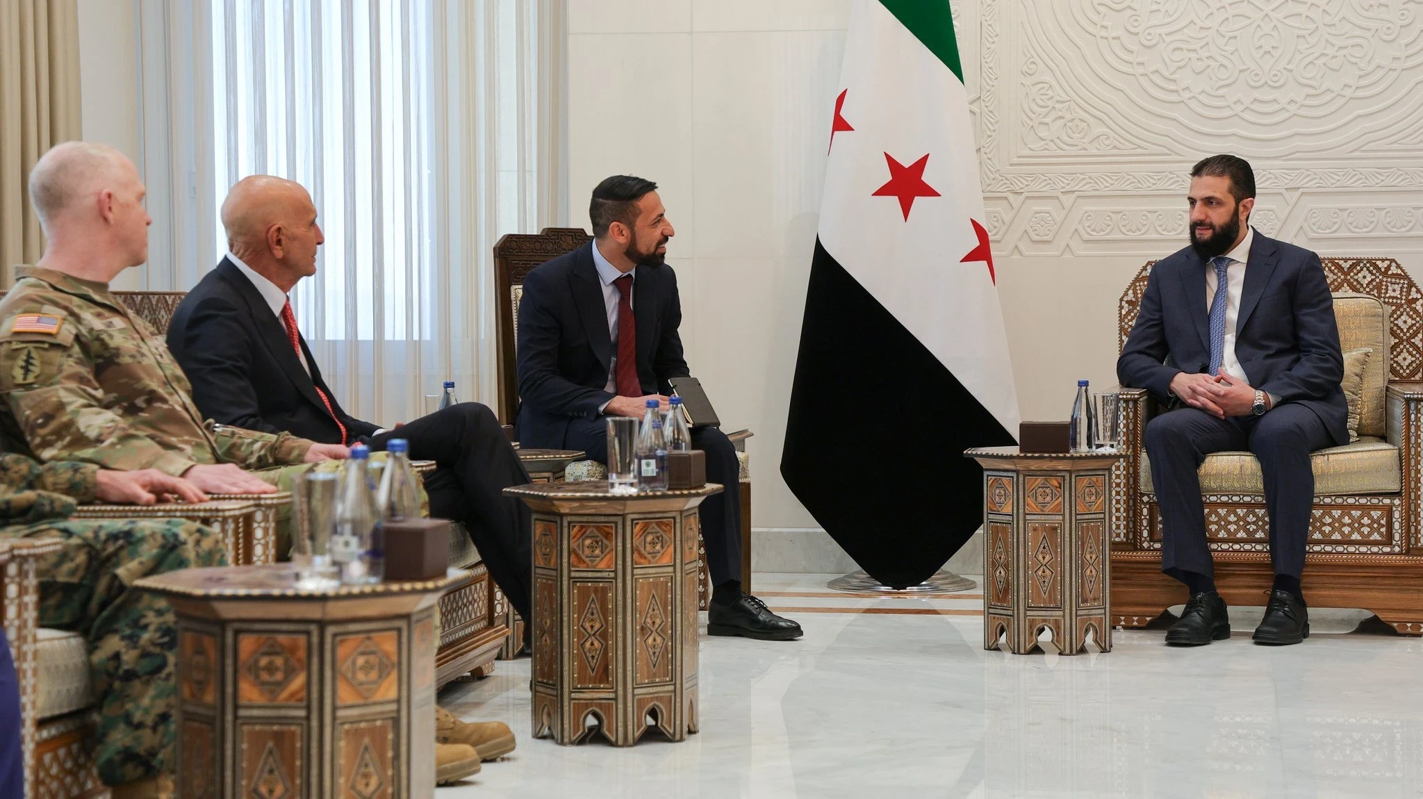 واشنطن توافق على دمج مقاتلين أجانب سابقين بالجيش السوري