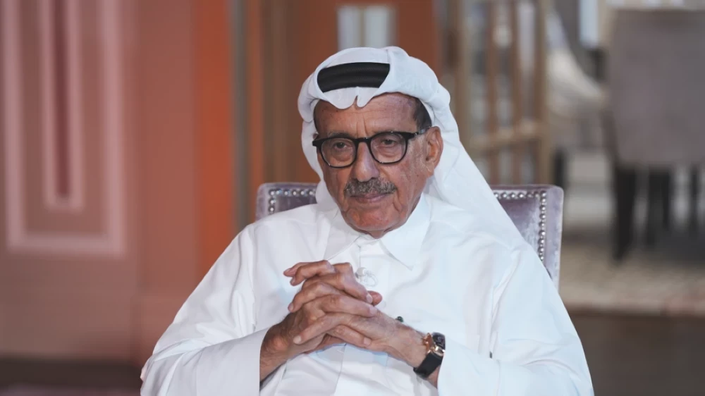 رجل الأعمال الإماراتي خلف الحبتور يقدم 100 ألف مقعد دراسي للمدارس السورية