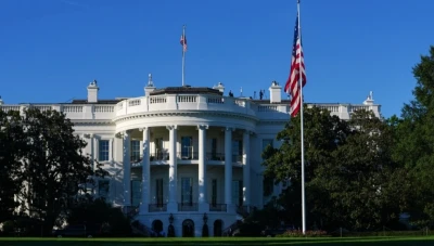 البيت الأبيض يدرس إنهاء عقوبات "قيصر" تمهيدًا لانفتاح شامل على دمشق