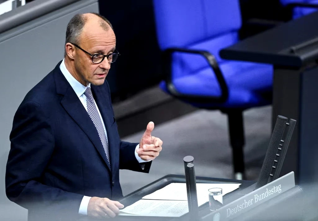 ميرتس يدعو الرئيس الشرع إلى برلين لبحث عودة اللاجئين