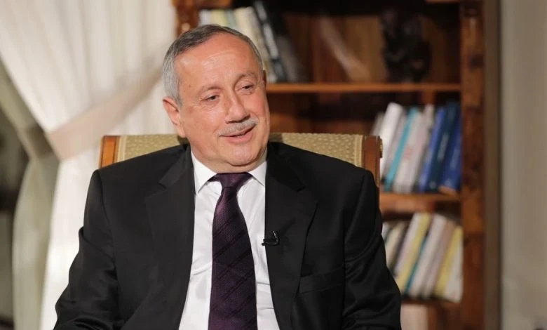 محكمة باريس تصدر حكماً غيابياً بسجن فراس طلاس في قضية “لافارج”