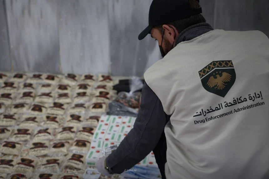 الداخلية السورية تعلن توقيف مروّجين للمخدرات بريف دمشق