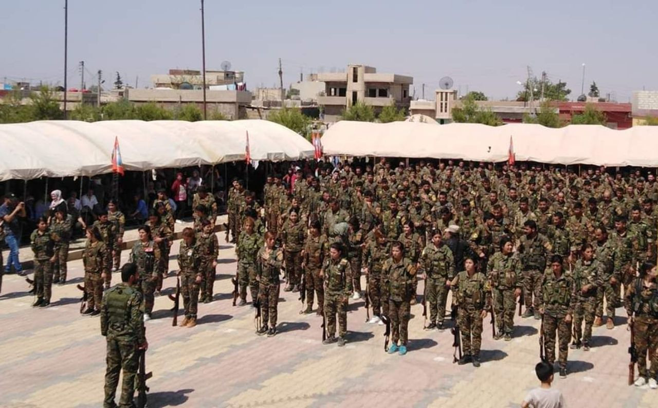 "ب ي د" تفصل عشرات المعلمين لرفضهم التجنيد الإجباري بالرقة