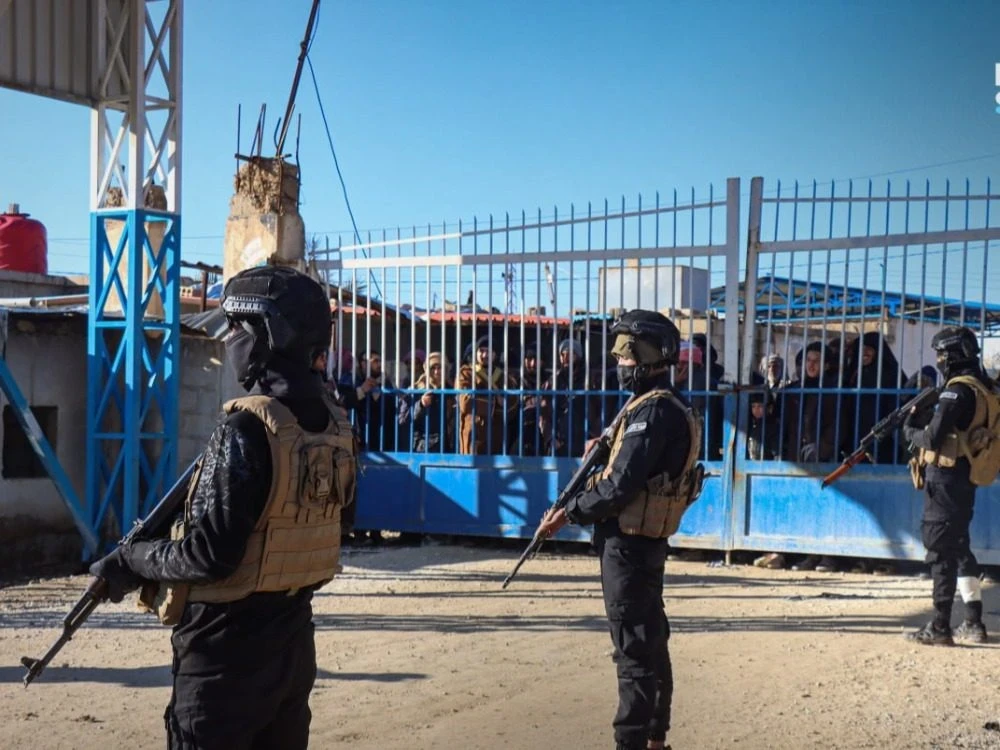 الجيش السوري يفرض إجراءات أمنية مشددة في محيط مخيم الهول