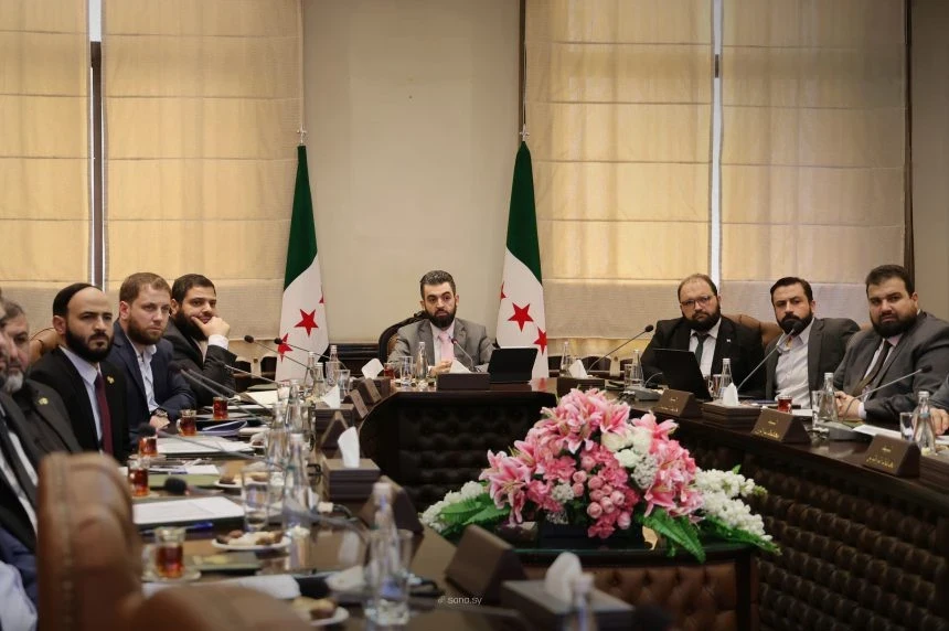 وزارة الإدارة المحلية تفوض المحافظين بعدد من صلاحيات الوزير لتعزيز اللامركزية