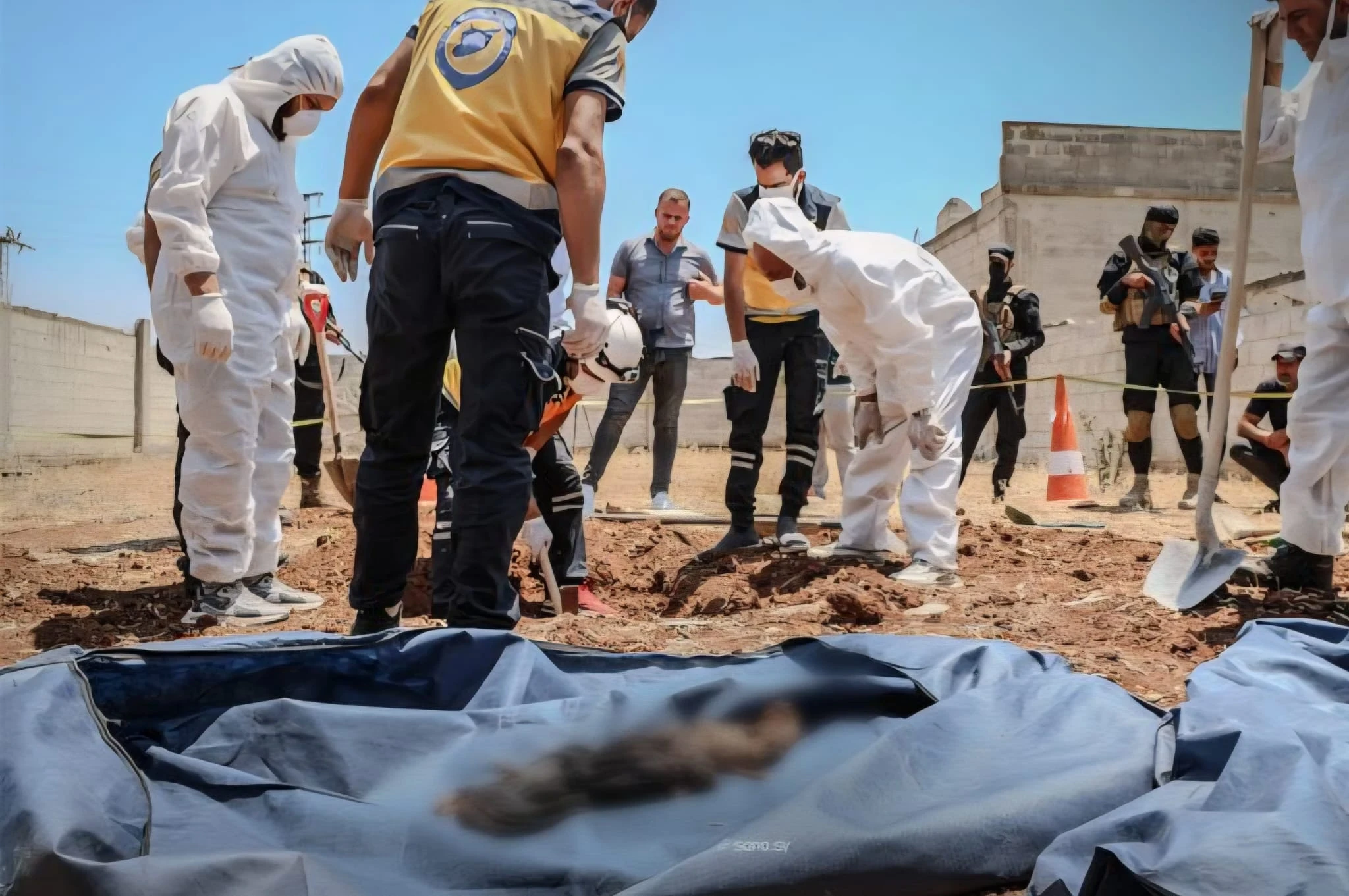 تحرّك رسمي للتحقق من مقبرة جماعية مشتبه بها في الرقة