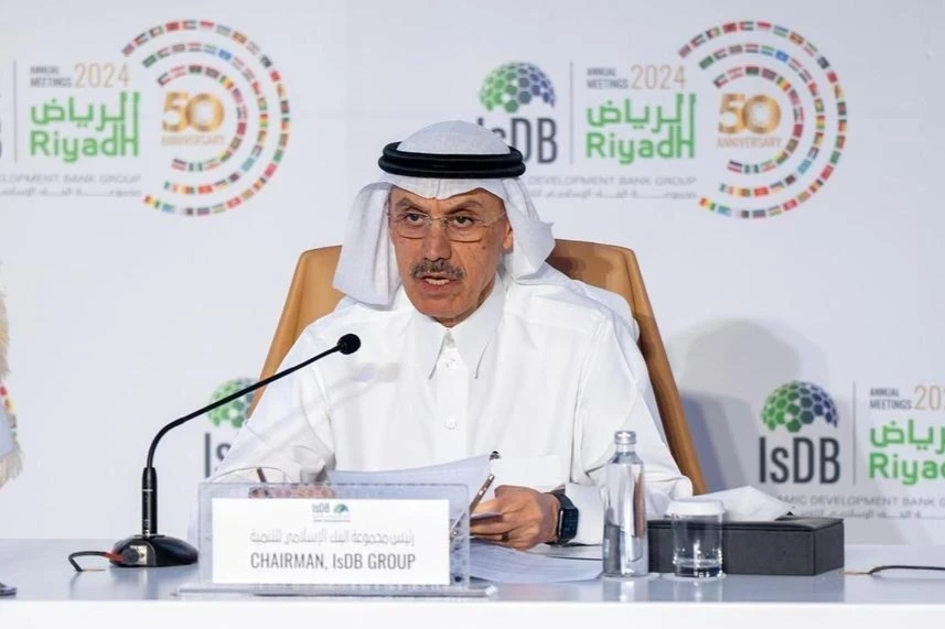 البنك الإسلامي للتنمية يبدأ محادثات مع سوريا لتمويل مشاريع كهرباء وطرق