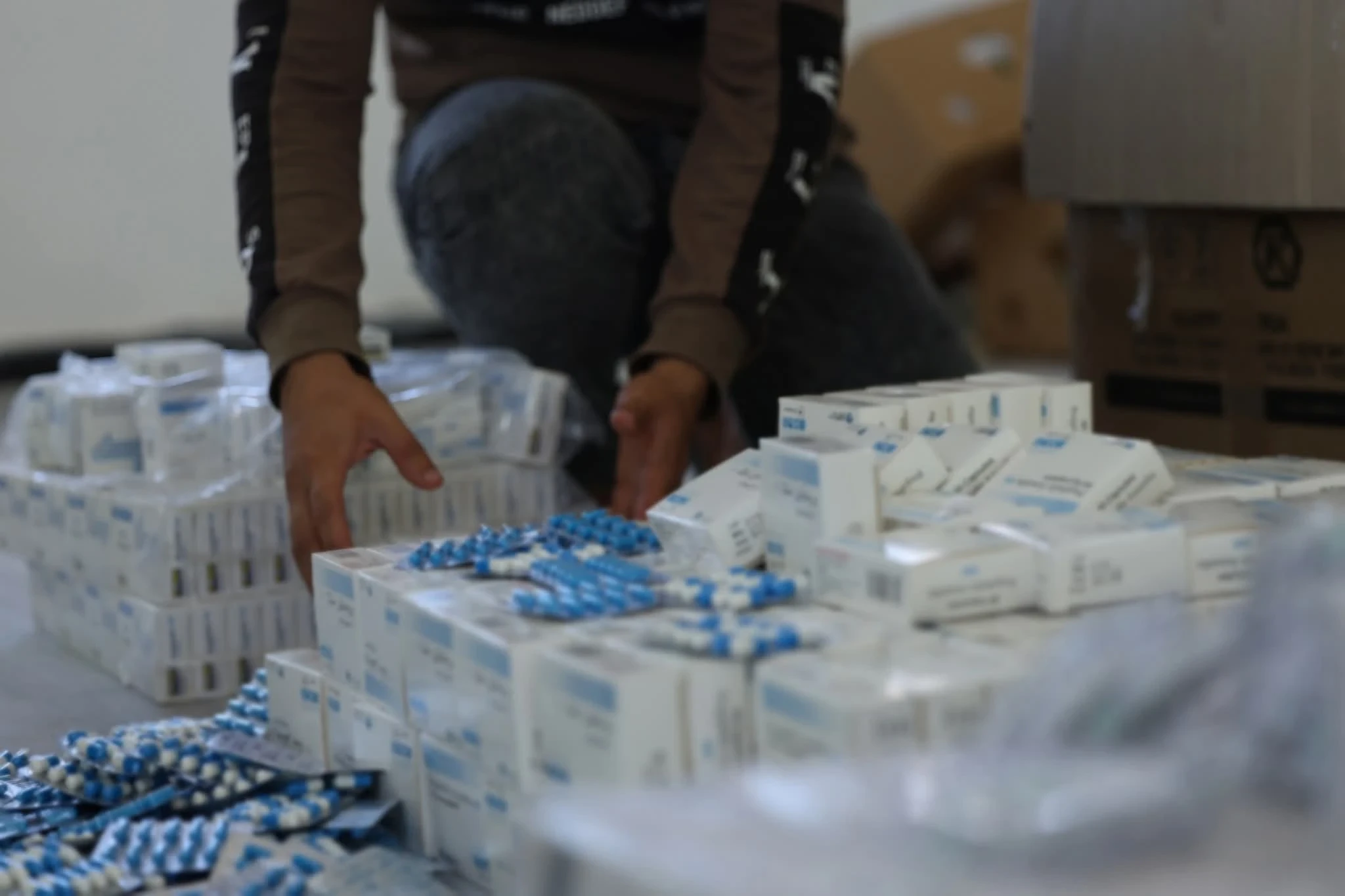 إدلب: الداخلية تضبط كمية حبوب مخدرة ضخمة وتقبض على المتورطين