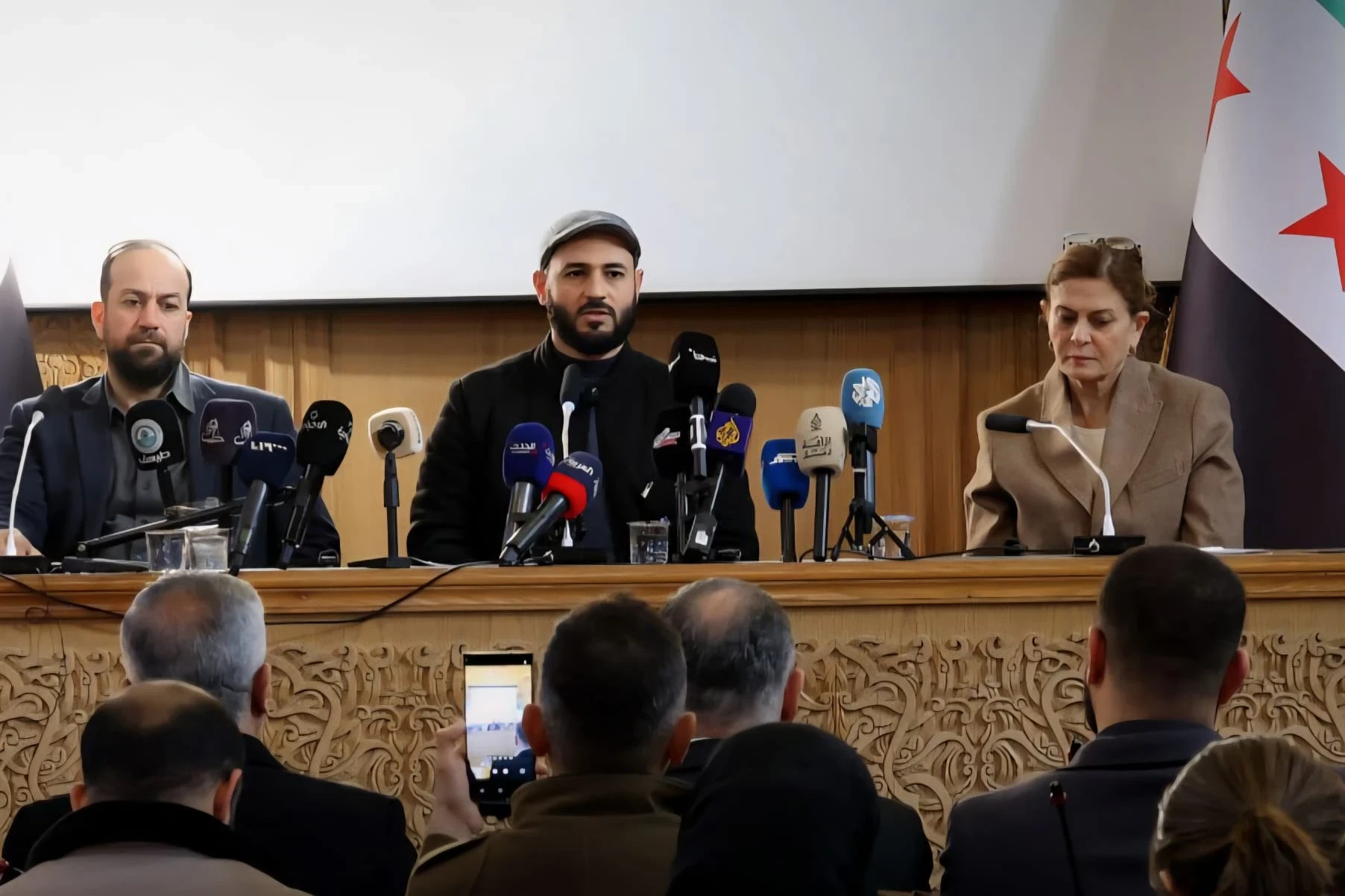 محافظ حلب يحذر من العودة إلى الشيخ مقصود والأشرفية دون تنسيق مسبق